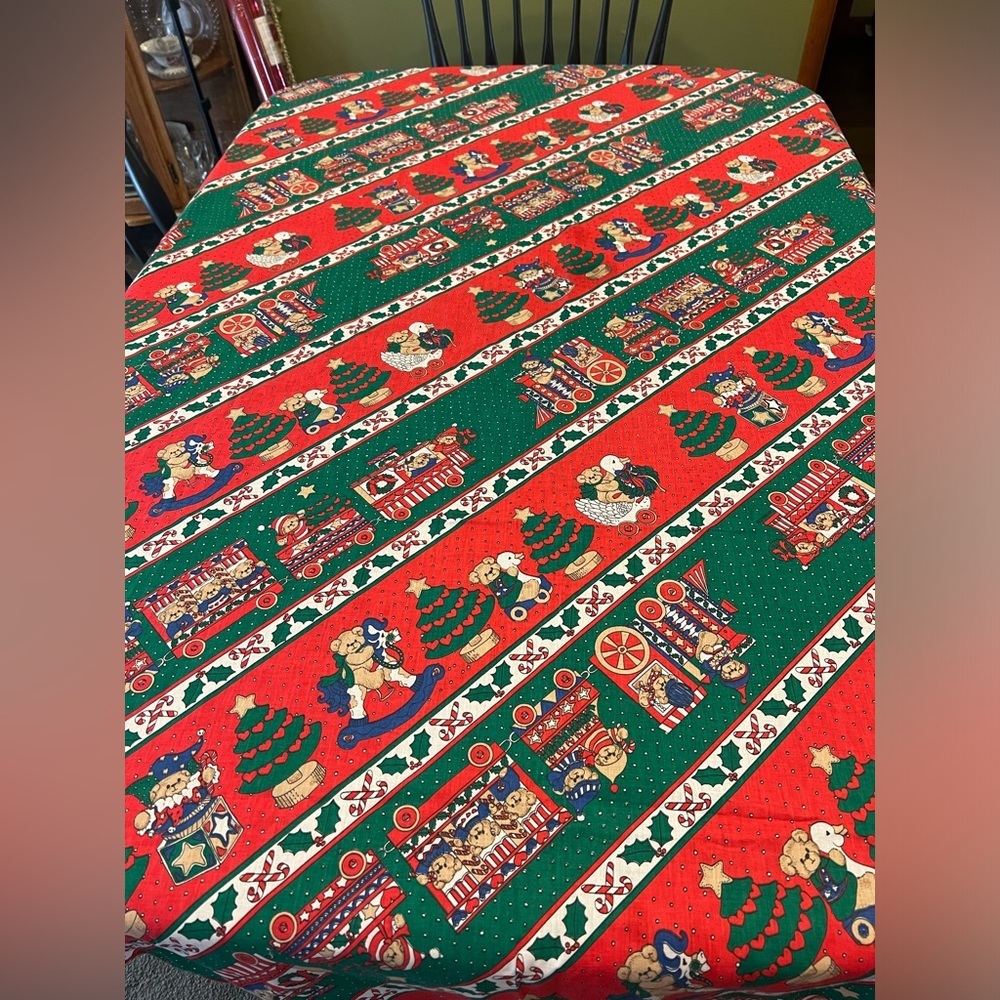 LUCY RIGG LUCY & ME VINTAGE RED CHRISTMAS BEARS 82x57 TABLECLOTH EUC‎